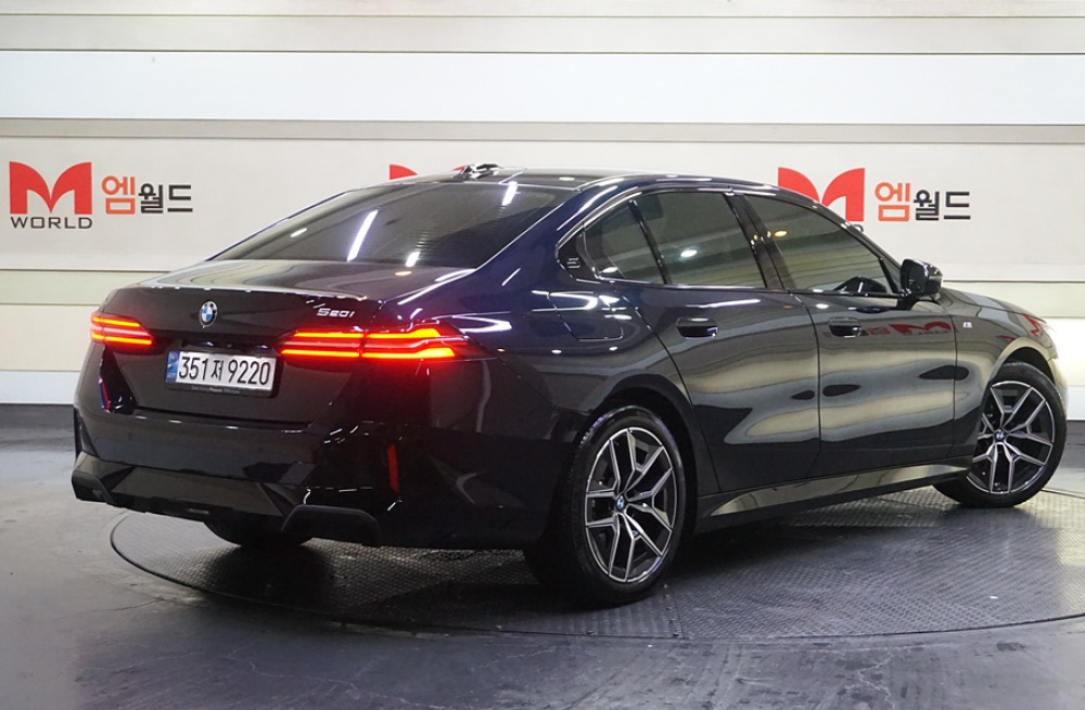 BMW 5 Series (G60)