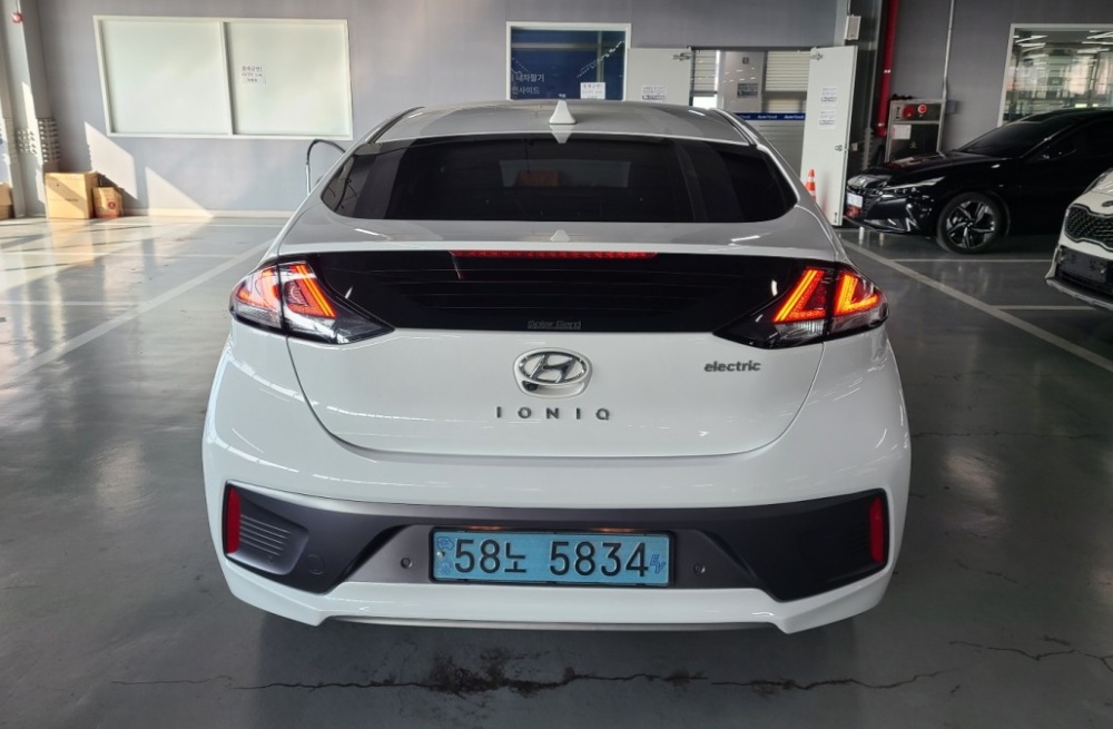 Hyundai The new Ioniq electric