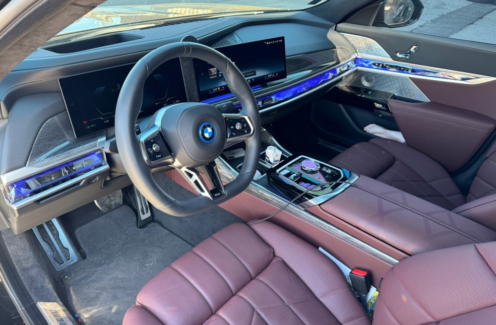 BMW i7 (G70)