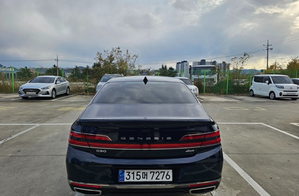 Genesis G90