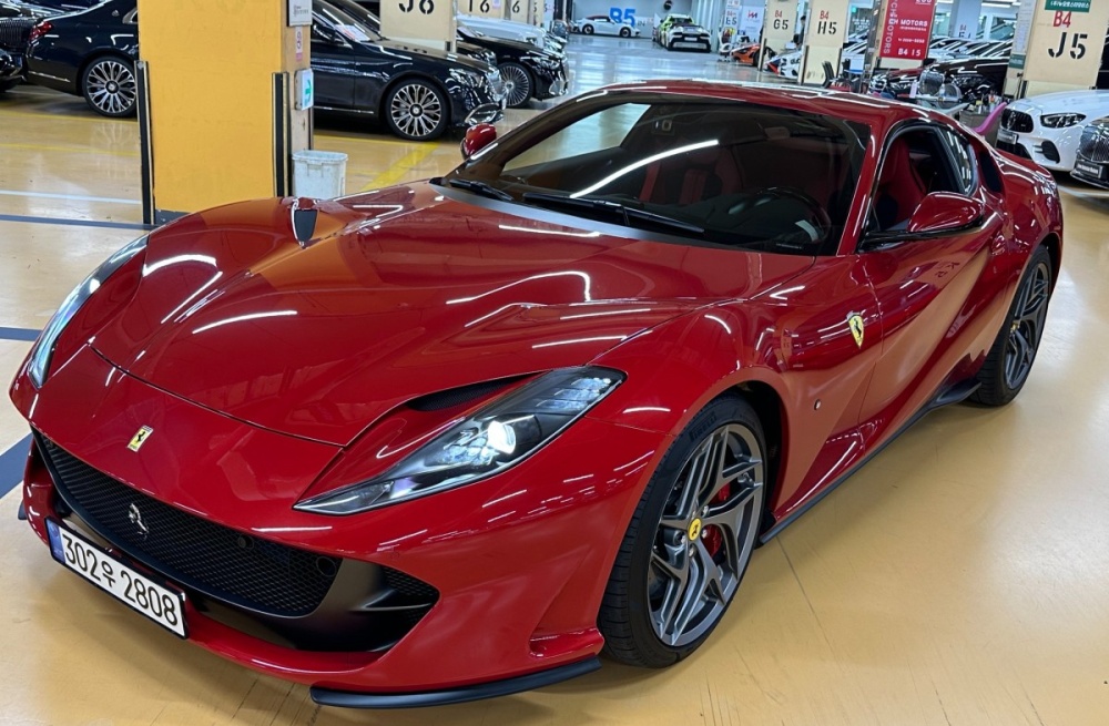 Ferrari 812 super fast