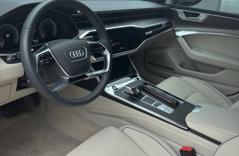 Audi A7 (4K)