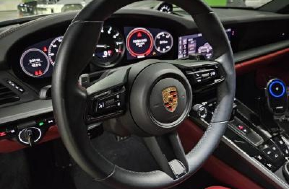 Porsche 911 (992)