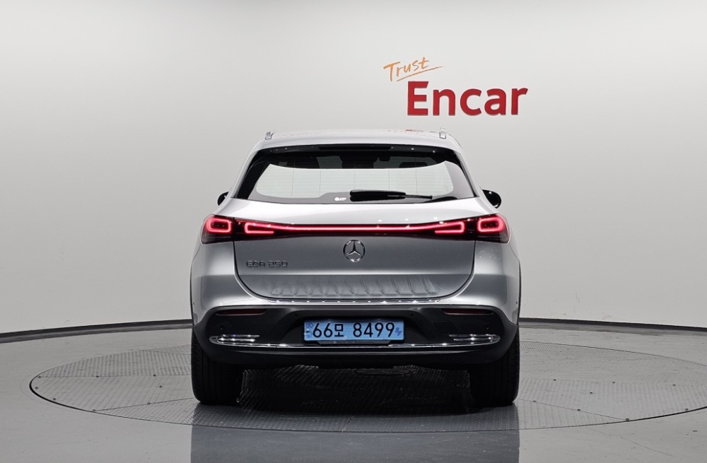 Mercedes-Benz EQA-H243
