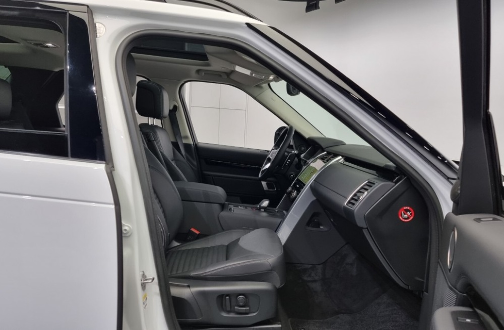 Land rover discovery 5