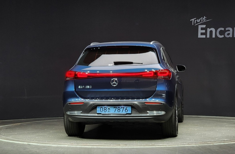Mercedes-Benz EQA-H243