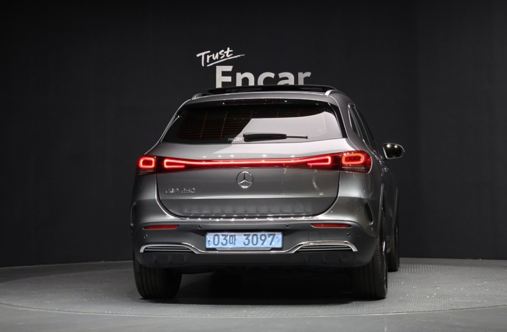 Mercedes-Benz EQA-H243