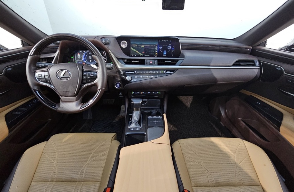 Lexus ES300h 7th generation