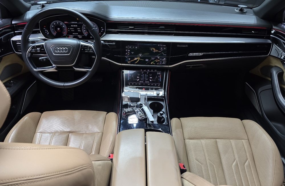 Audi A8 (D5)