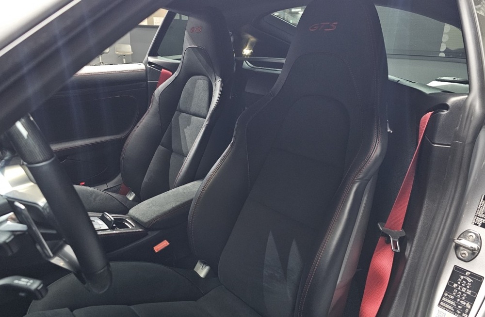 Porsche 718 Cayman