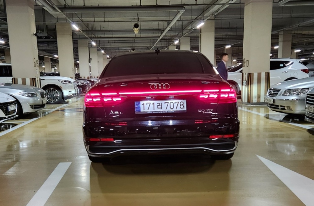 Audi A8 (D5)