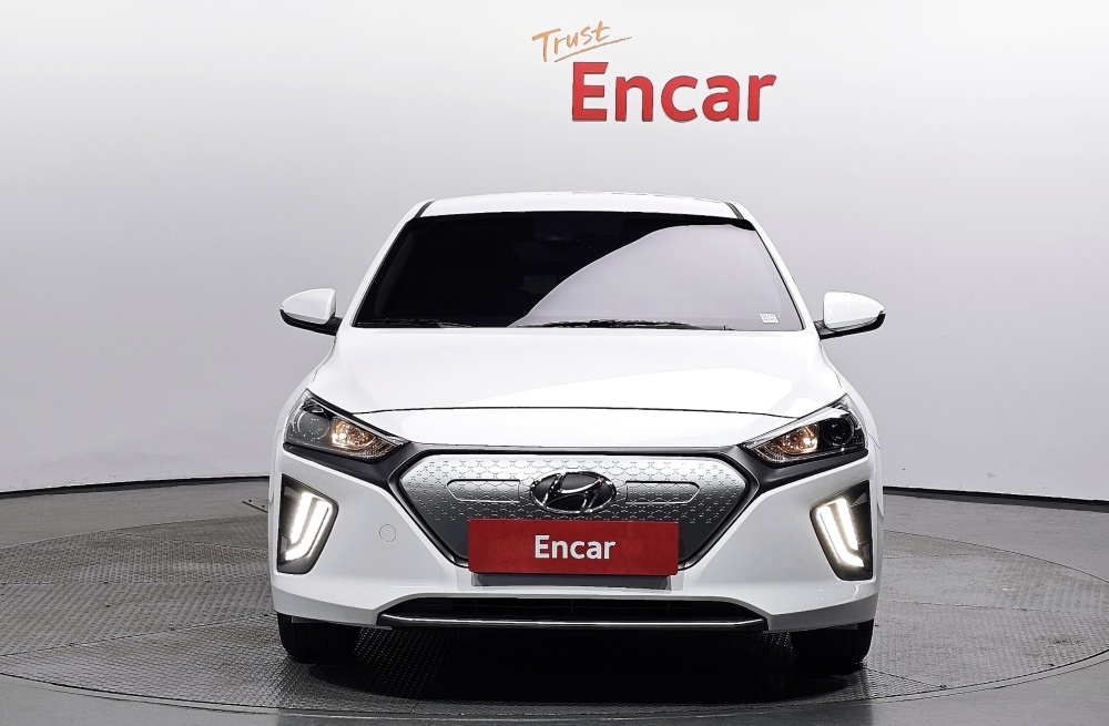 Hyundai The new Ioniq electric