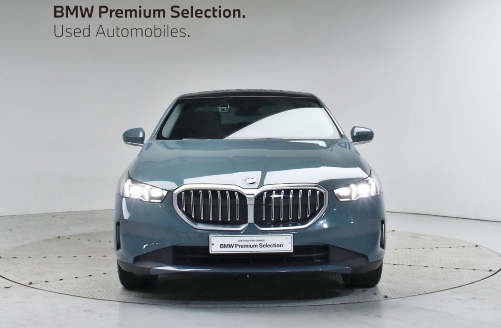 BMW 5 Series (G60)