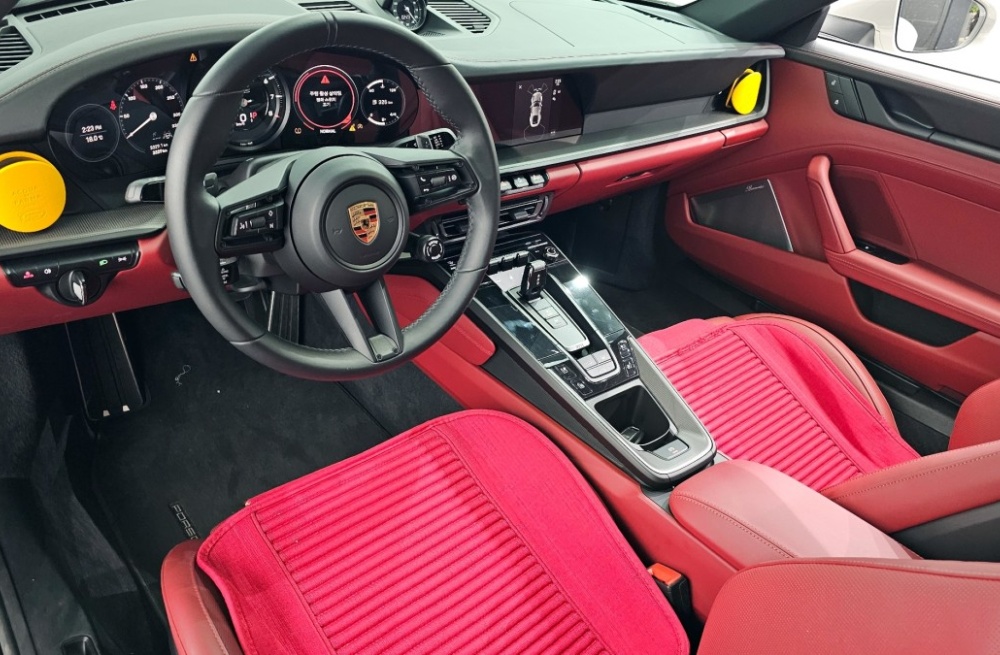 Porsche 911 (992)