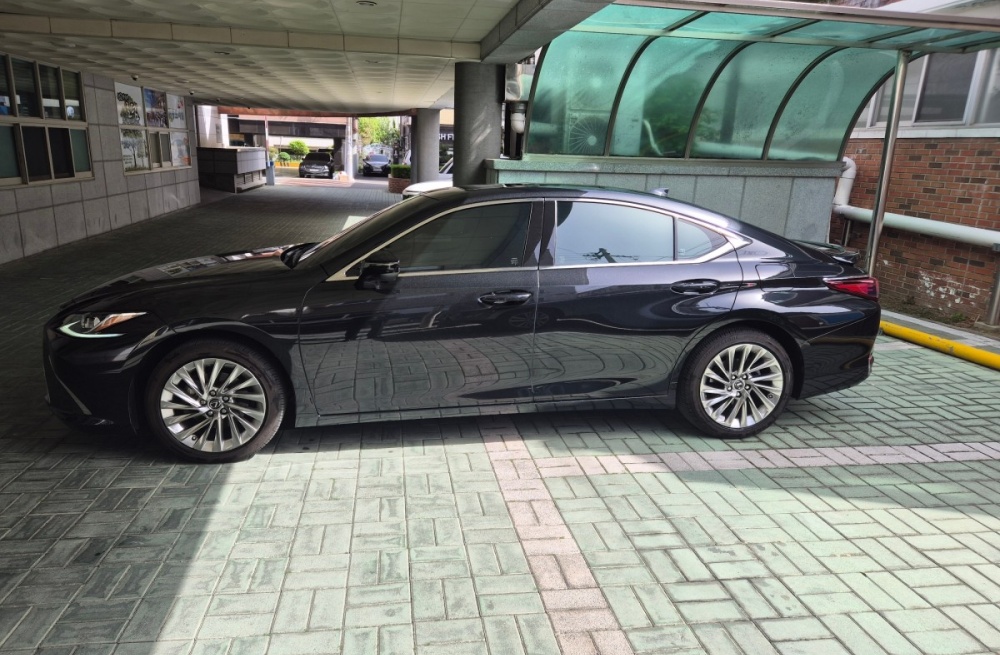 Lexus ES300h 7th generation