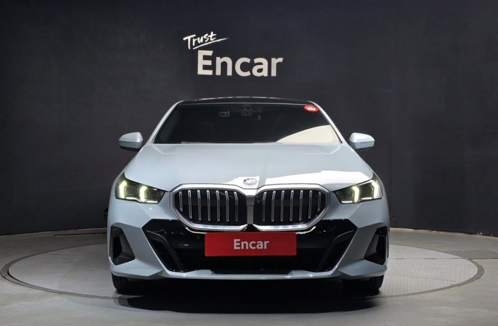 BMW 5 Series (G60)