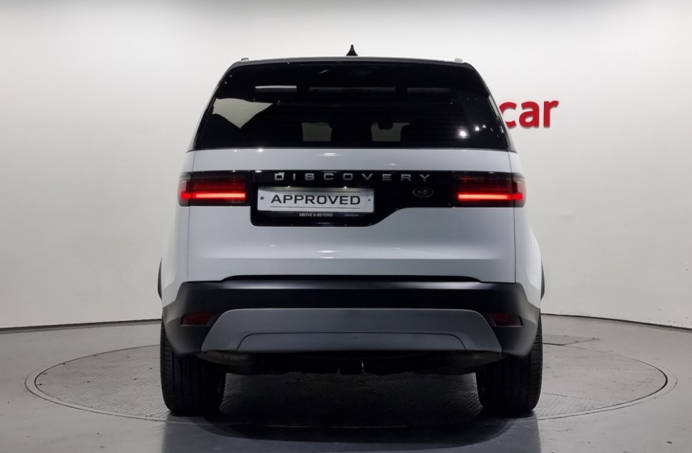 Land rover discovery 5