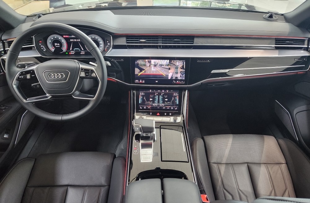 Audi A8 (D5)