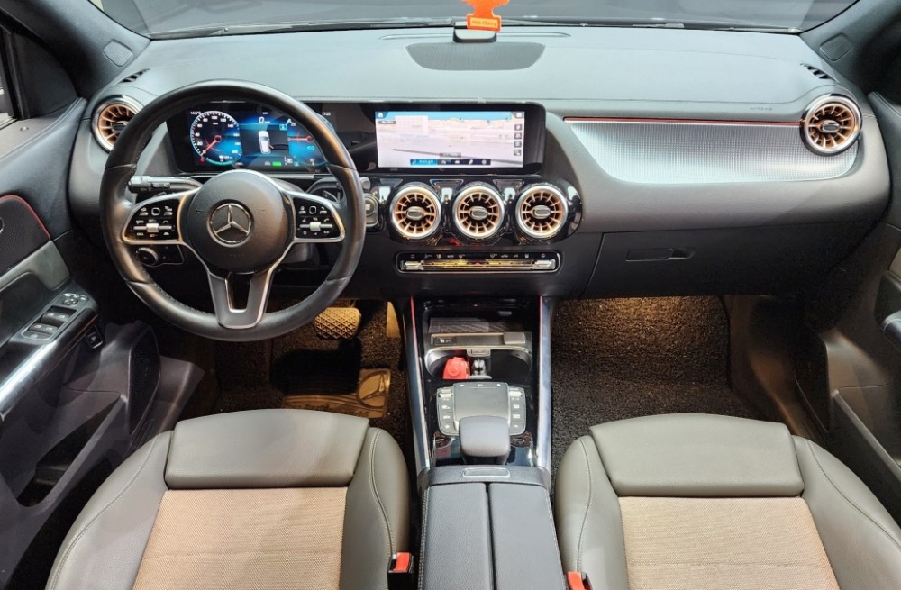 Mercedes-Benz EQA-H243