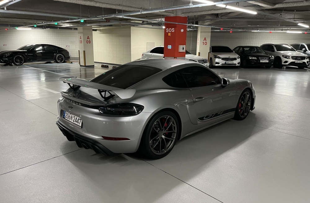 Porsche 718 Cayman