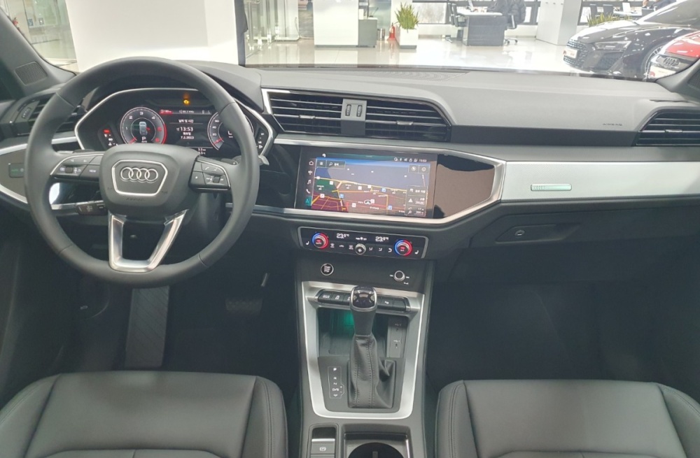 Audi Q3 (F3)