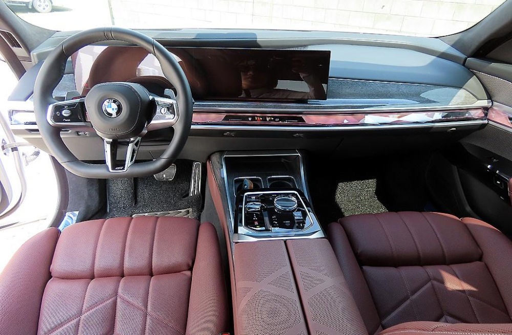 BMW 7 Series (G70)