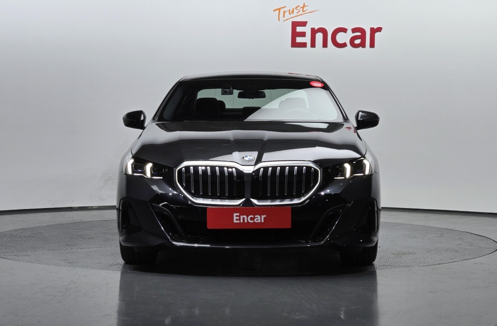 BMW 5 Series (G60)