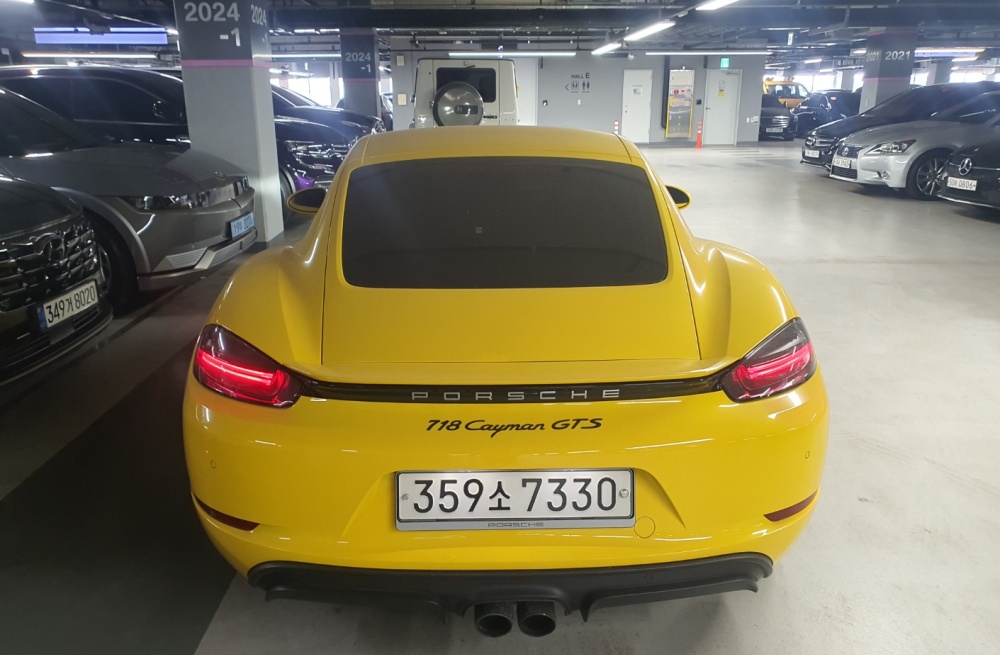 Porsche 718 Cayman