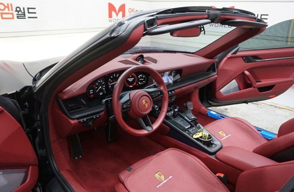Porsche 911 (992)