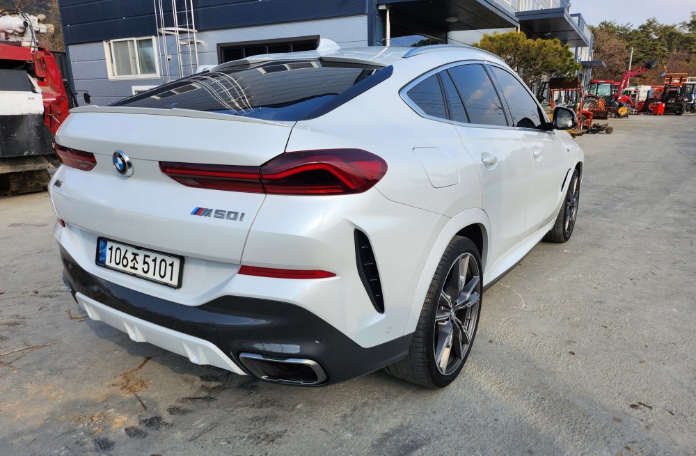 BMW X6 (G06)