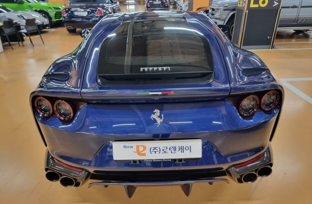 Ferrari 812 super fast