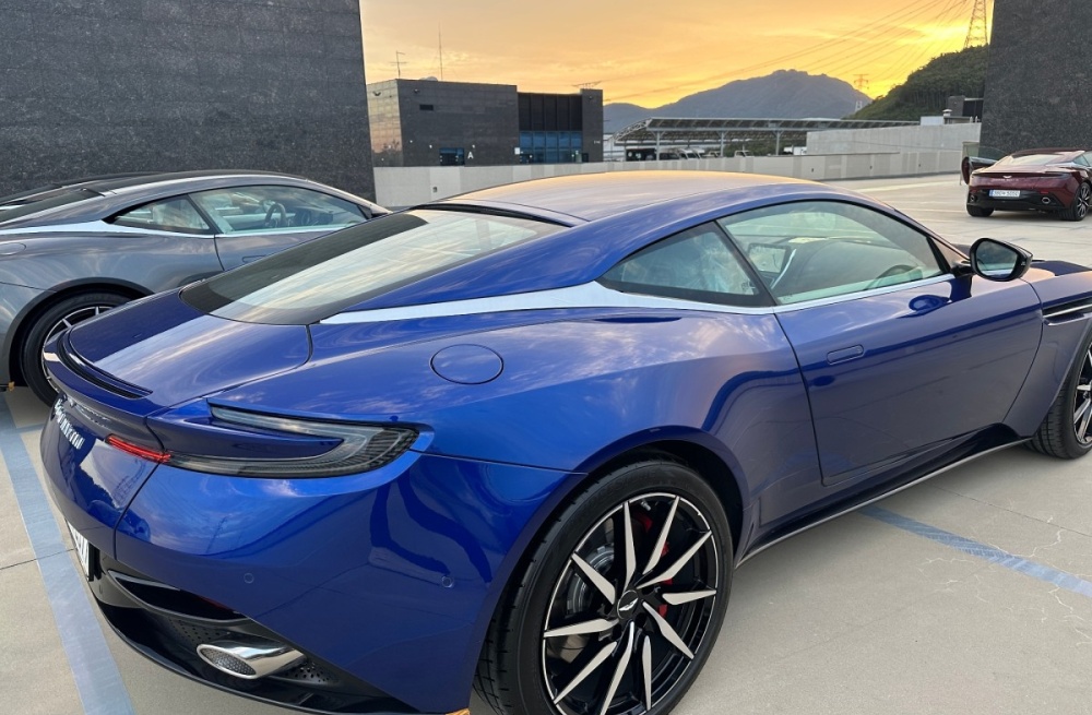 Aston martin DB11