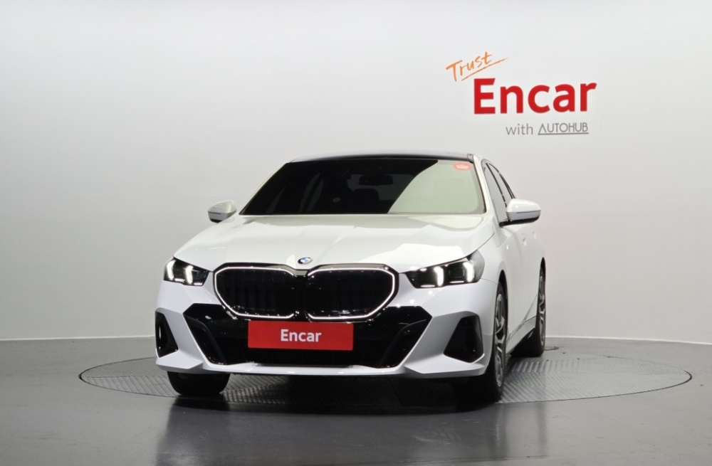 BMW 5 Series (G60)