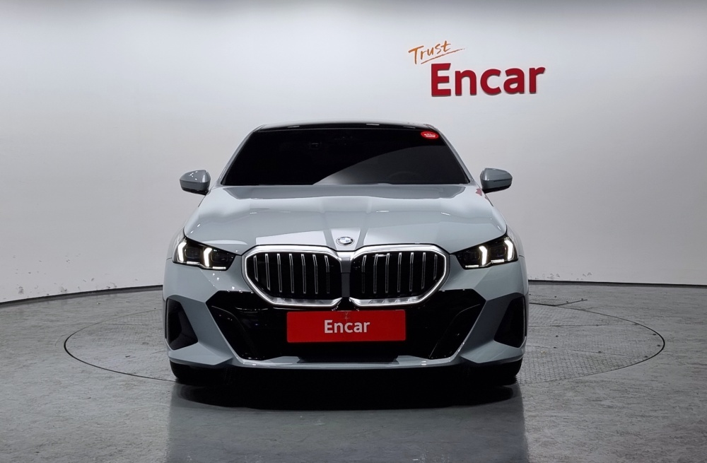 BMW 5 Series (G60)