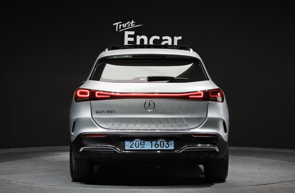 Mercedes-Benz EQA-H243