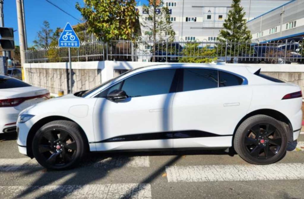 Jaguar I-PACE