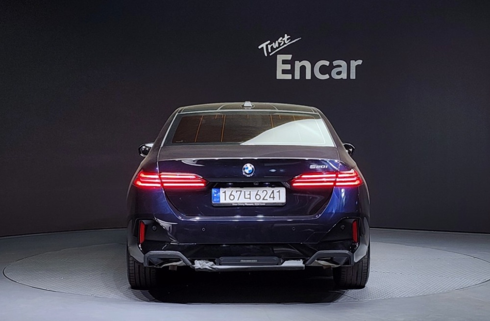 BMW 5 Series (G60)