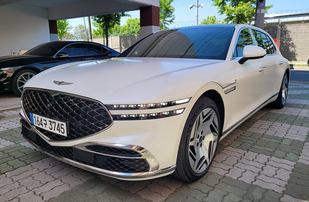 Genesis G90 (RS4)