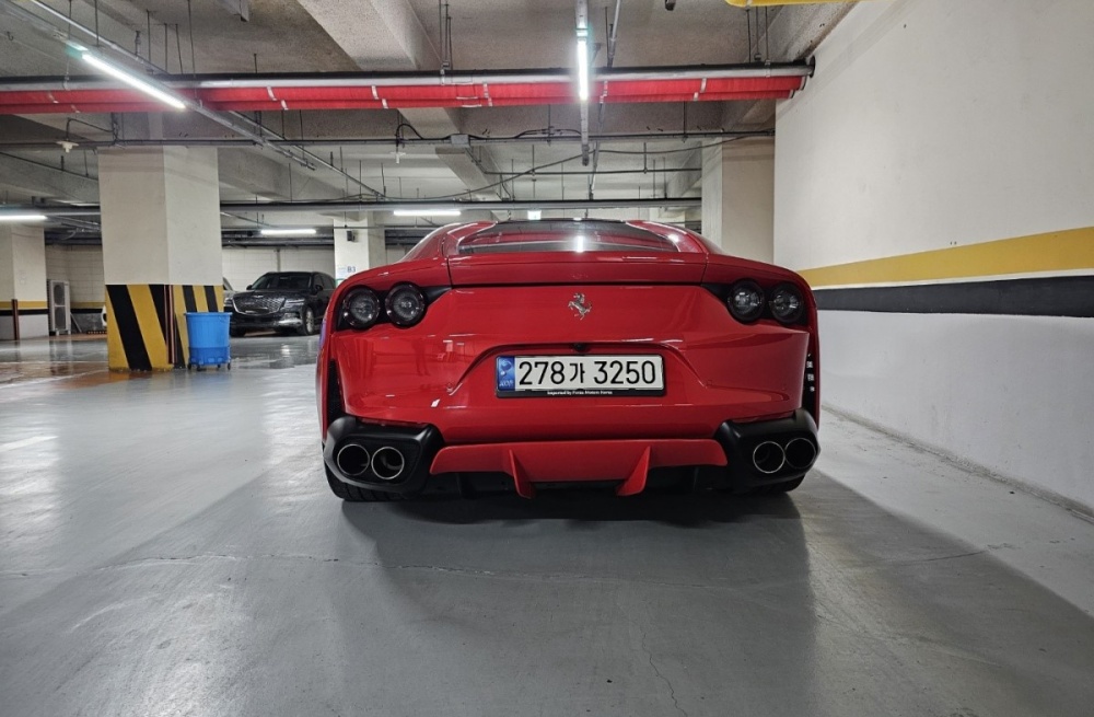 Ferrari 812 super fast