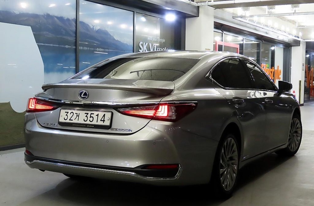 Lexus ES300h 7th generation