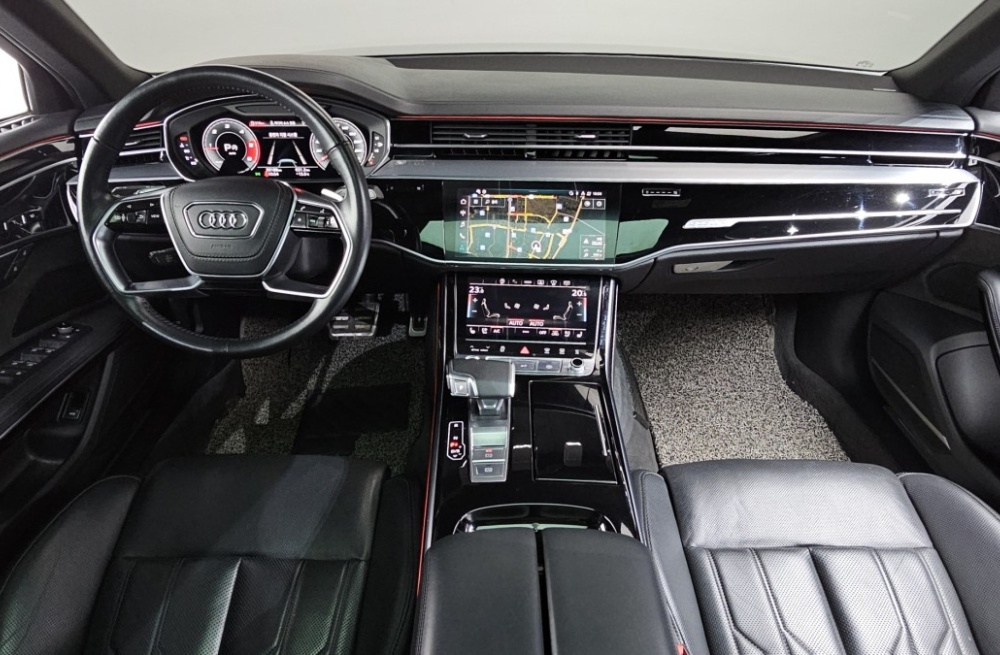 Audi A8 (D5)