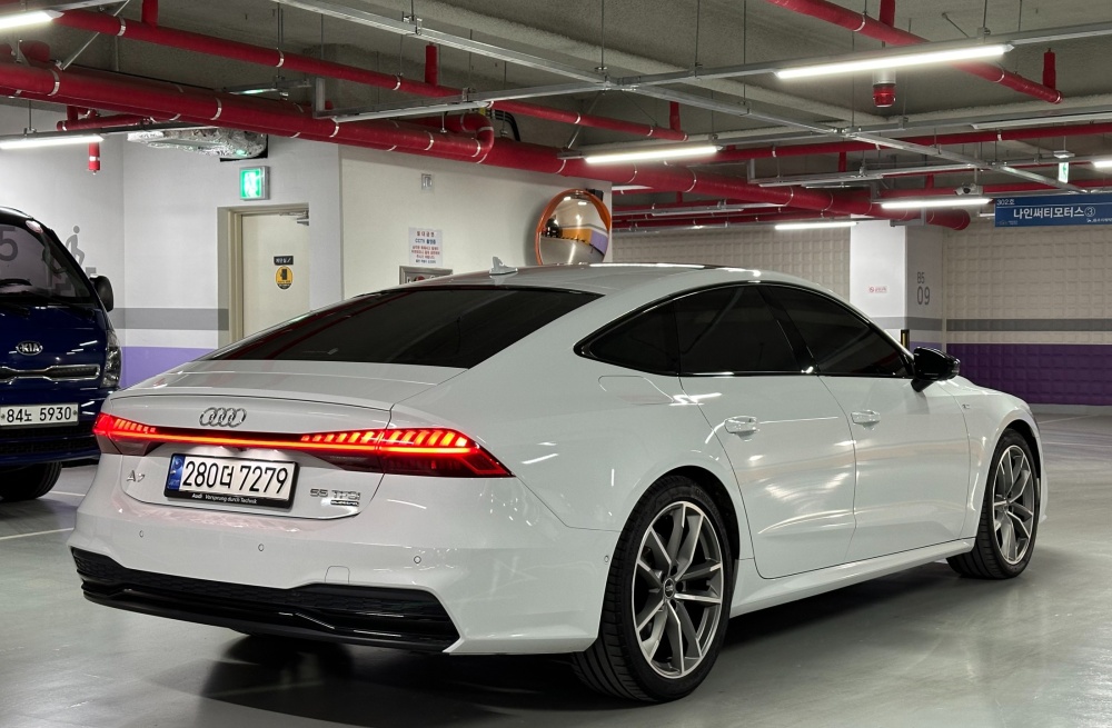 Audi A7 (4K)