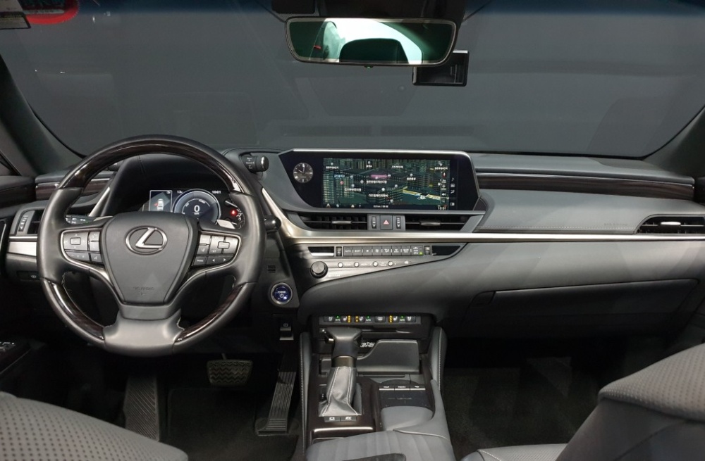 Lexus ES300h 7th generation