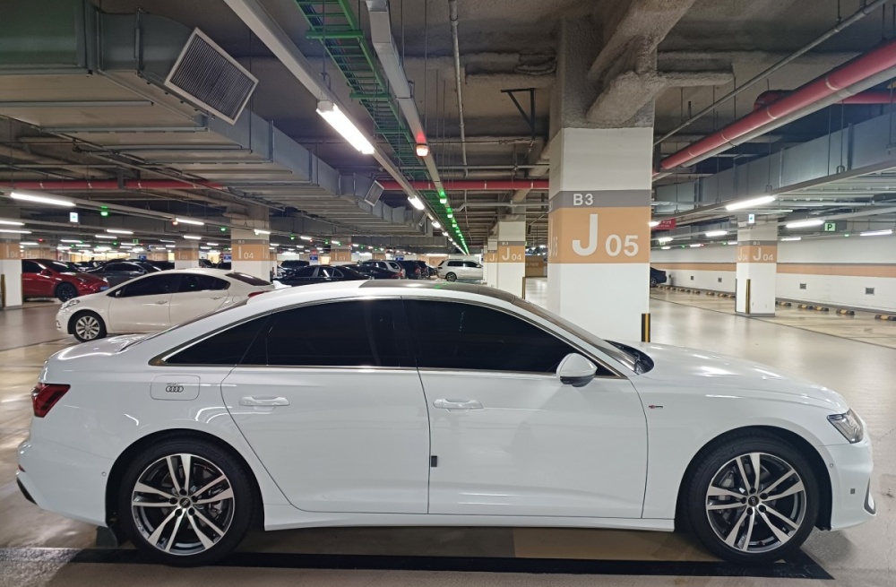 Audi A6 (C8)