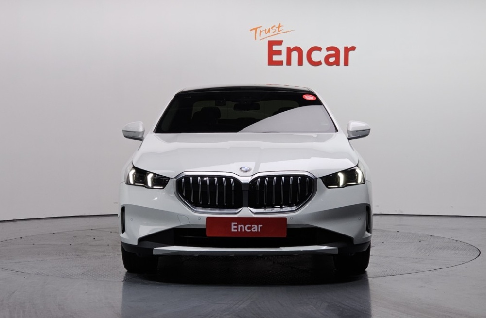 BMW 5 Series (G60)