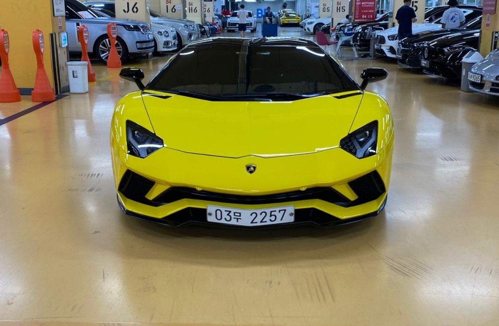 Lamborghini Aventador