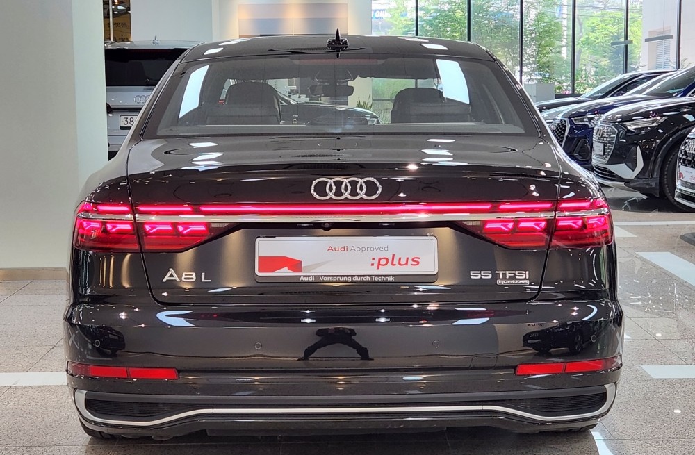 Audi A8 (D5)