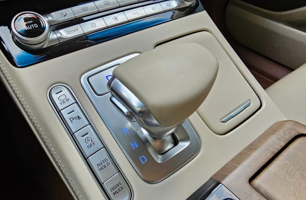 Genesis G90