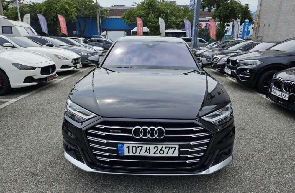 Audi A8 (D5)