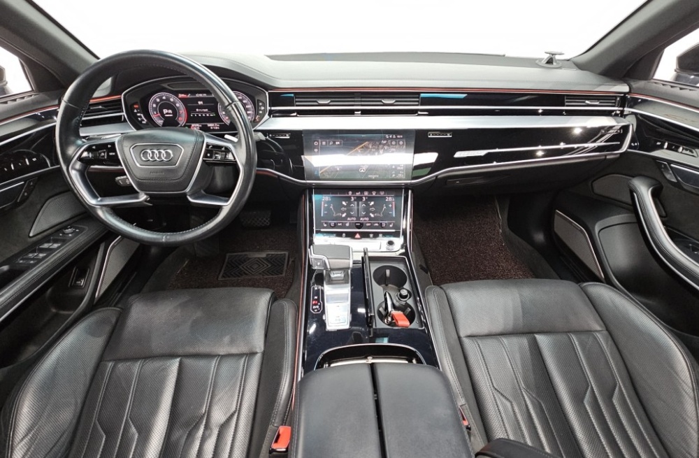 Audi A8 (D5)